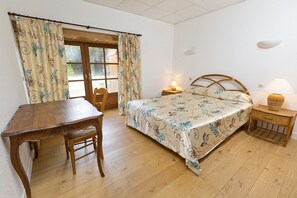 9 Schlafzimmer, Bügeleisen/Bügelbrett, Reisekinderbett, kostenloses WLAN