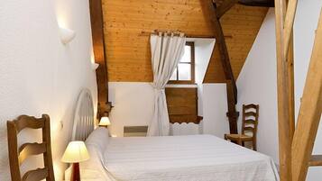 9 slaapkamers, een strijkplank/strijkijzer, reisbedje, gratis wifi