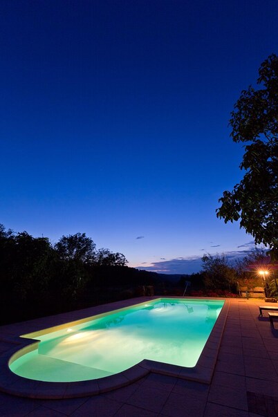 Notable casa rural amplia, piscina, terraza, valle de Dordoña en el lote