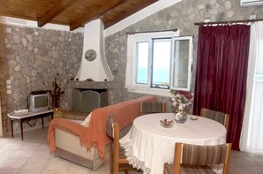 Dining - Apartments "Tonia" in Pelekas beach (Korfu)