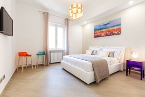 2 bedrooms, desk, iron/ironing board, WiFi
