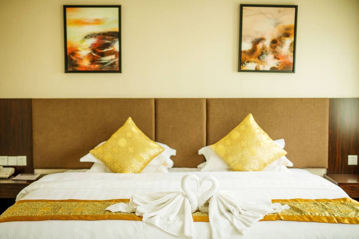 1 bedroom, pillow-top beds, in-room safe, desk