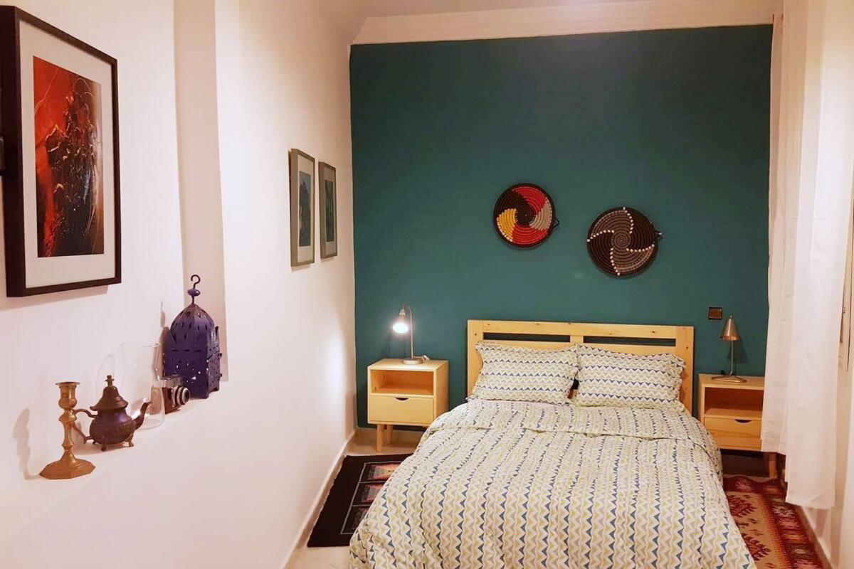 Design appartement, 2 slaapkamers | Een bureau, een strijkplank/strijkijzer, gratis wifi, beddengoed