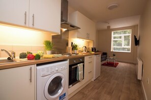 Private kitchen - Above Bar Apartment 1 (Southampton)