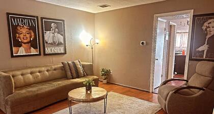 Marilyn Monroe themed cozy Townhome