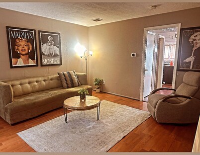 Marilyn Monroe themed cozy Townhome