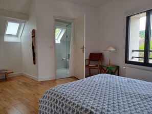 1 chambre, fer et planche à repasser, Wi-Fi gratuit, draps fournis