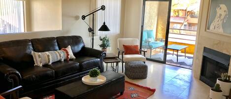 Télévision, cheminée