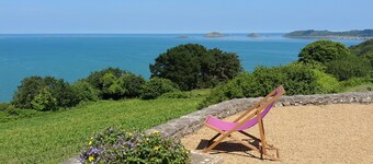 Unikt steinhus med spektakulær 180º havutsikt over stupet 