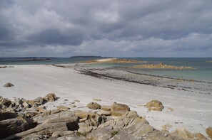 Una spiaggia nelle vicinanze