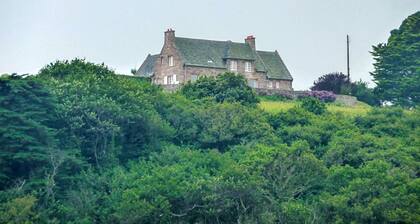 Unique stone house with spectacular 180Âș sea view on the cliff