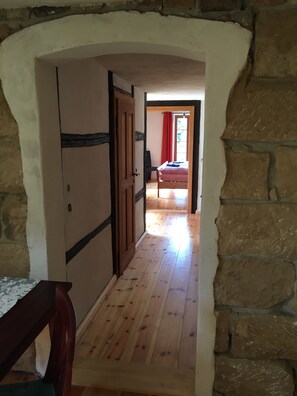 1 chambre, lit parapluie, Wi-Fi gratuit, draps fournis