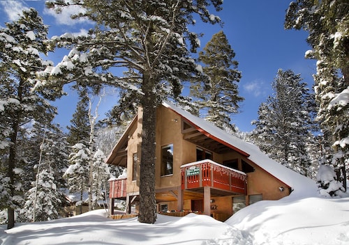 Large Family Home in Taos Ski Valley - 5 Minutes to the Resort