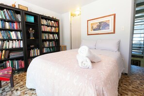 3 bedrooms, desk, free WiFi, bed sheets