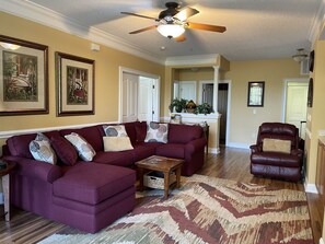 Smart TV, DVD player, books, stereo