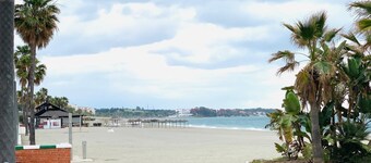 Spectacular apartment on the beach line