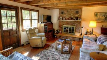 TV, fireplace, DVD player