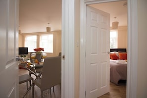 2 habitaciones, tabla de planchar con plancha y wifi gratis 