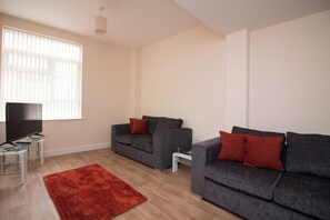 TV - Above Bar Apartment 3 (Southampton)