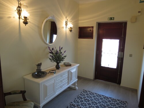 Villa Vitória, located in Sítio da Nazaré