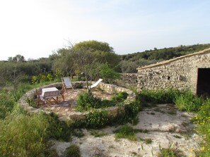 Outdoor dining - Sarculla House (noto)