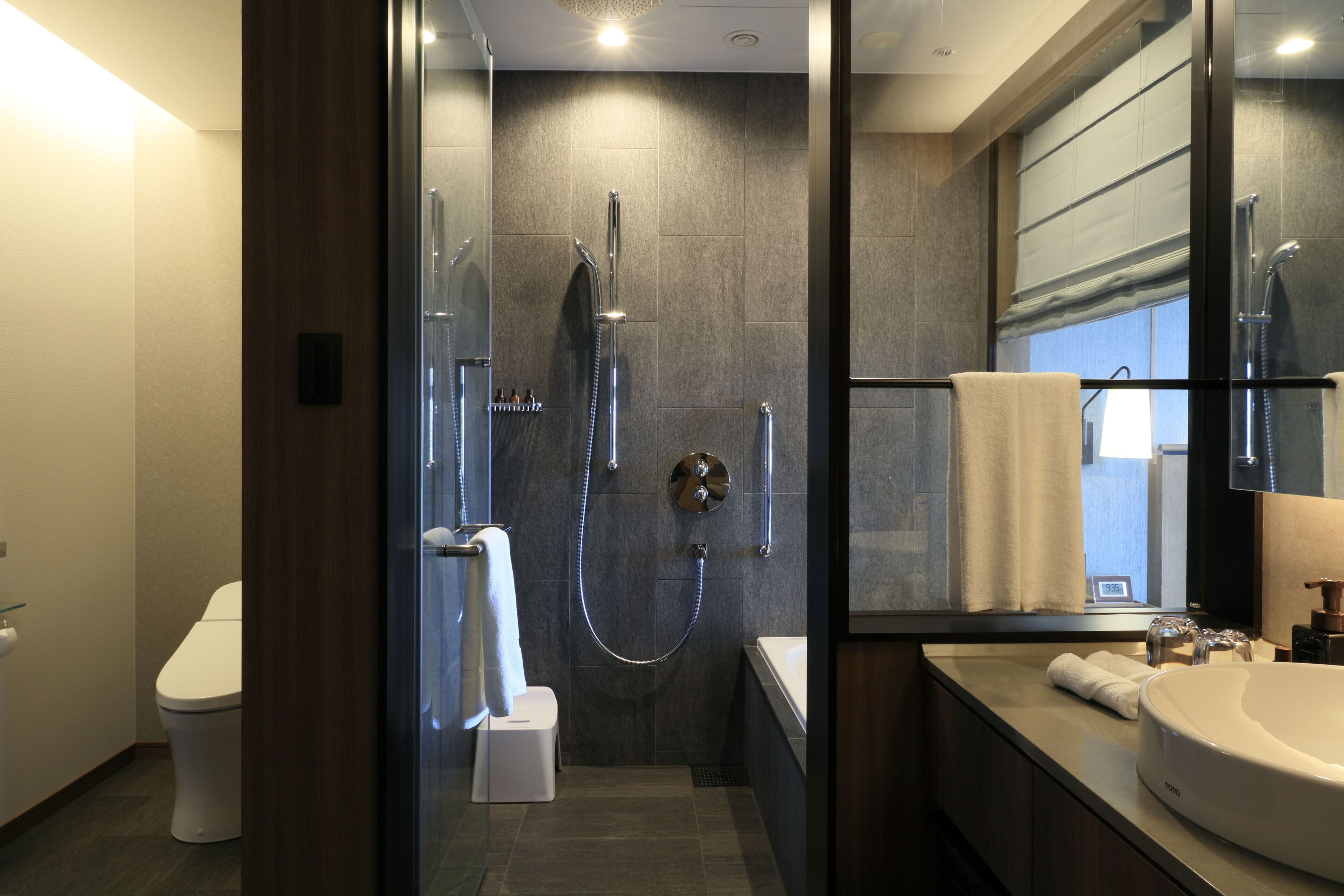 separate bathtub and shower, deep-soaking bathtub, rainfall showerhead