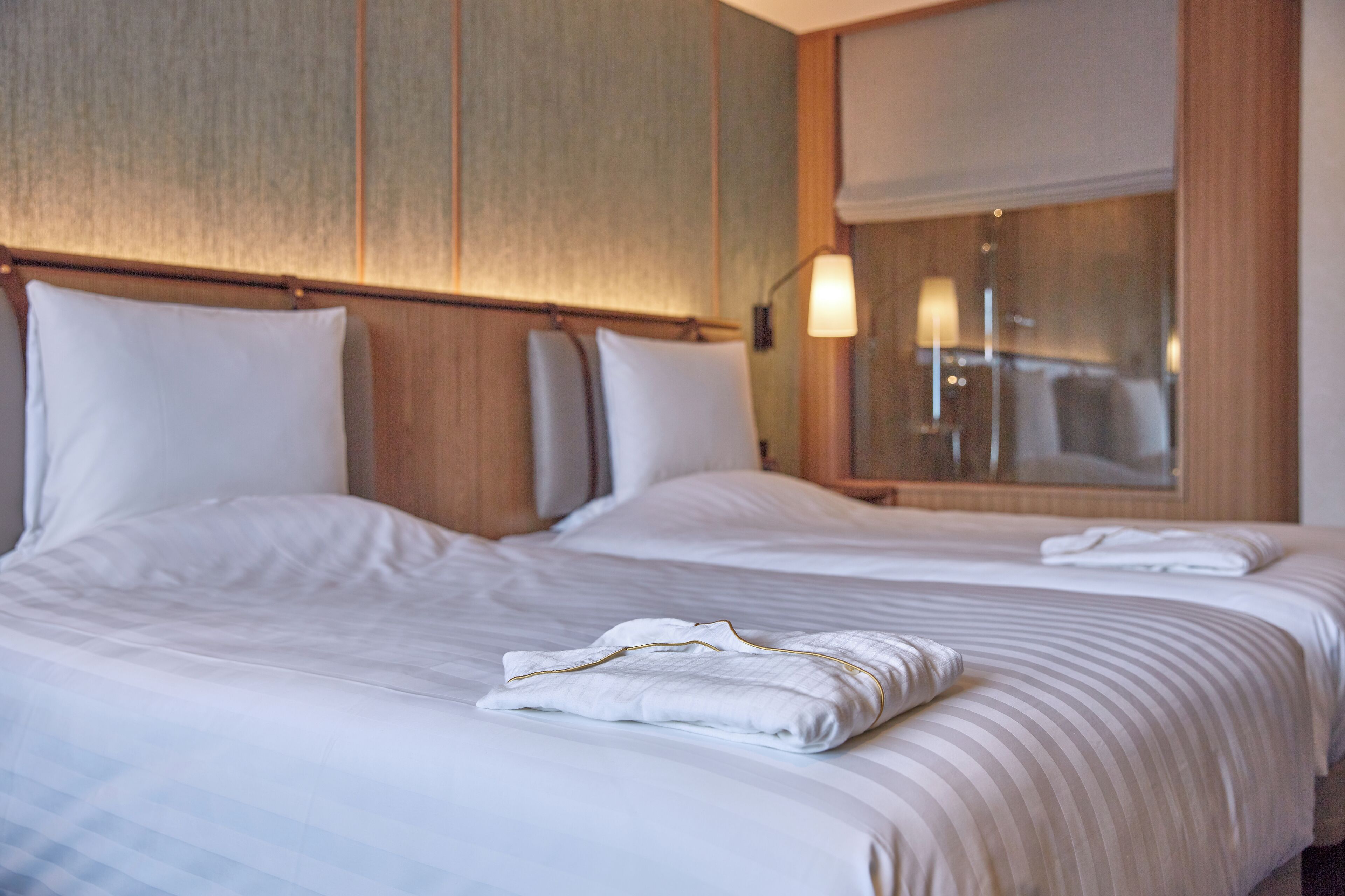 Ropa de cama de alta calidad y minibar con artículos gratuitos 