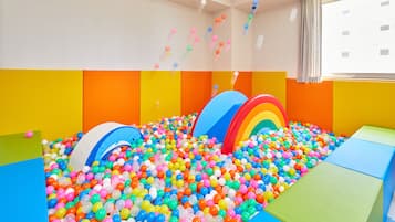 Área de juegos infantiles techada