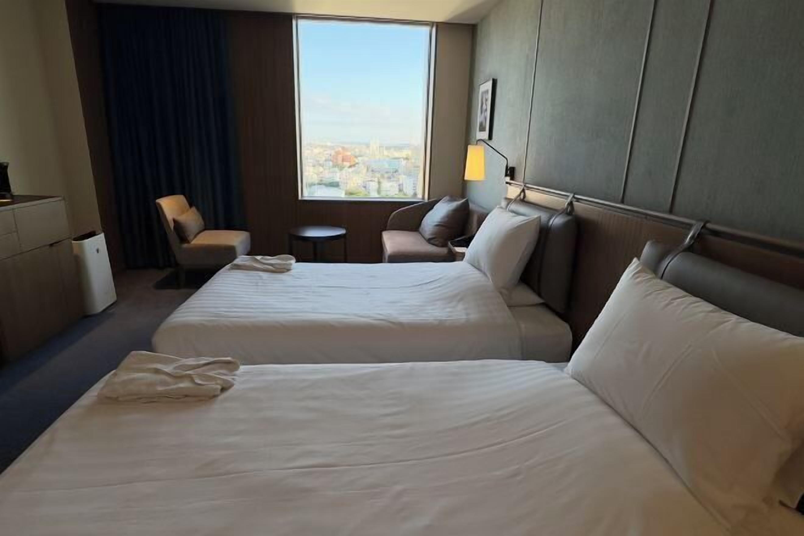 Ropa de cama de alta calidad y minibar con artículos gratuitos 