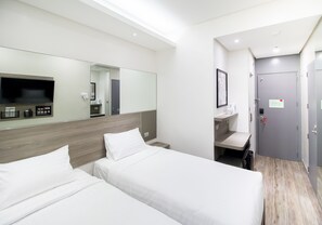 Roupas de cama premium, cofres nos quartos, escrivaninha