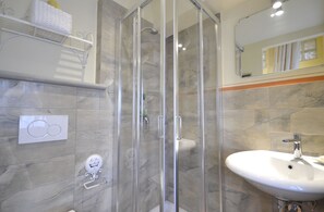 Doccia, asciugacapelli, bidet