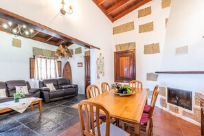 Dining - Charming Finca Las Dulces: Organic Farm Stay with Pool amp; Sea View in S (Guía de Isora)