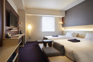 Chambre Supérieure avec lits jumeaux | Couette en duvet d'oie, coffres-forts dans les chambres, bureau