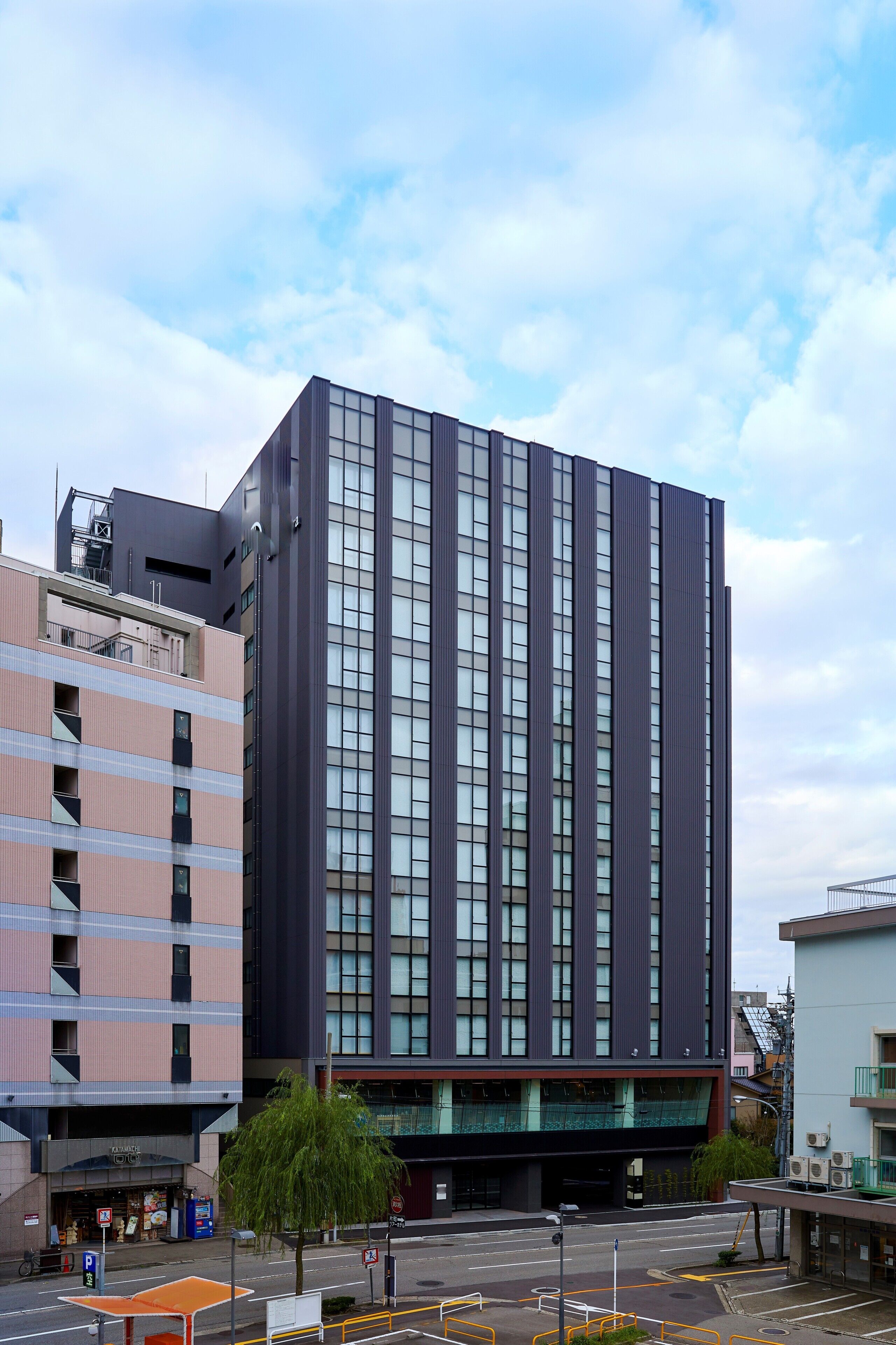 羽绒被、客房内保险箱、办公桌、笔记本电脑工作区