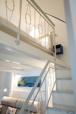 Interior - Levante - charming apartment with sea-view terrace, fits up to 7 guests (Maiori)