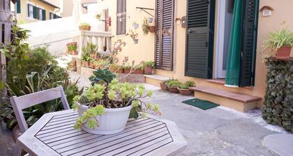 Two-room apartment Piazza al Fico 2/4 Beds in the historic center of Portoferraio