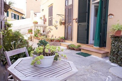 Two-room apartment Piazza al Fico 2/4 Beds in the historic center of Portoferraio