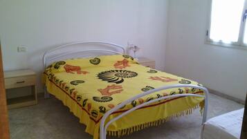 1 bedroom, bed sheets