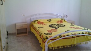 1 bedroom, bed sheets