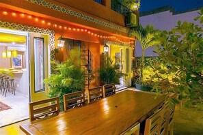 Outdoor dining - 7 BRD  "The Coral Penthouse" w/360° | Beach | AC All Rm (Rio de Janeiro)