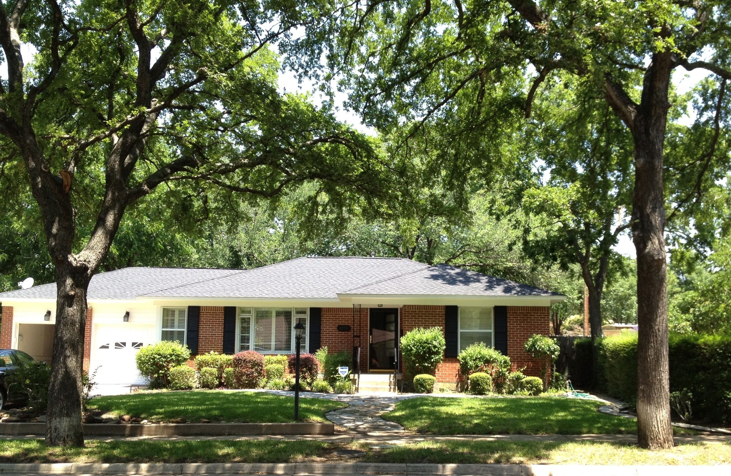 Charming Fully Furnished House On Tree Lined Street