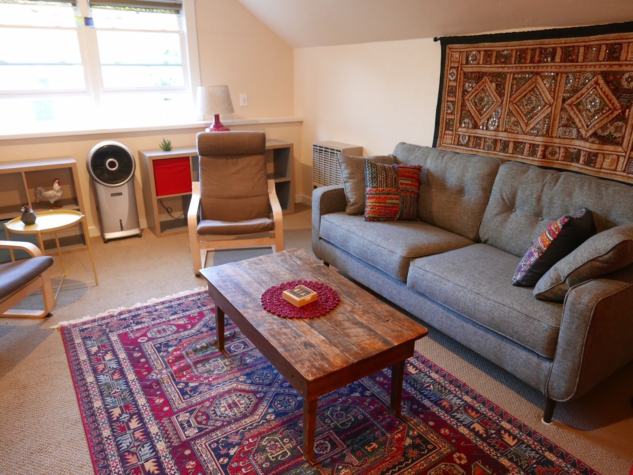 Beautiful remodeled apartment in historic district adjacent to downtown