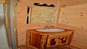 Dusche, Haartrockner, Bidet, Handtücher