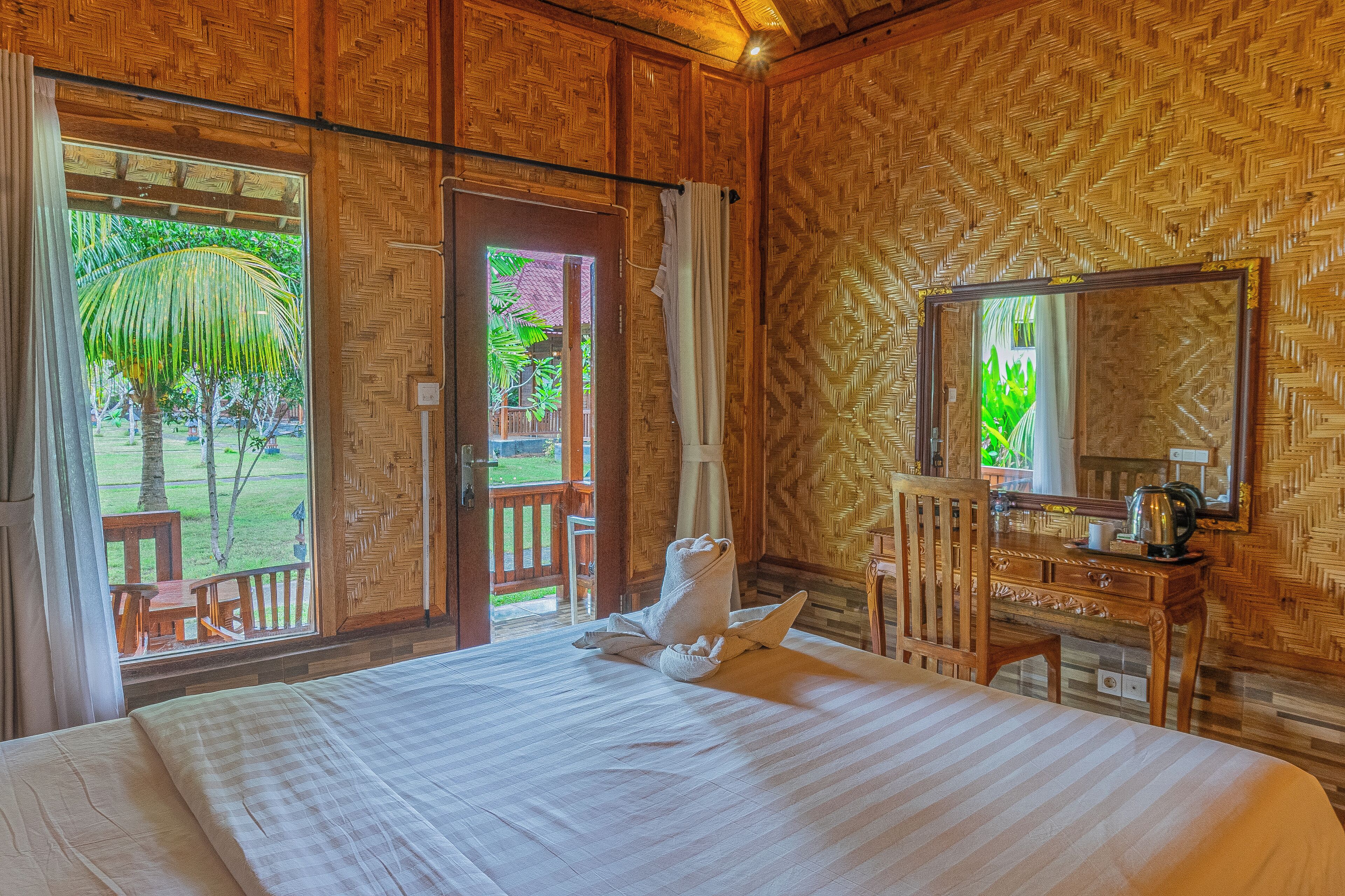 Superior Room, 1 King Bed, Garden View