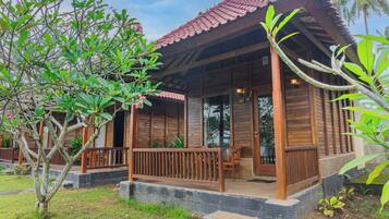 Vista frontal de la propiedad