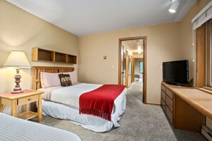 2 bedrooms, desk, free WiFi, bed sheets