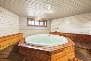A hot tub in a room with wooden walls and a wooden bench. - 2 Bedrooms + Loft, Balcony w/ Great Views - Hot Tub - 30, Night Rentals + EZCancel (Steamboat Springs)