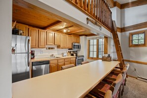 Fridge, microwave, oven, dishwasher - 2 Bedrooms + Loft - Hot Tub, Ski Locker, Great Views - 30+ Night Rentals Welcome! (Steamboat Springs)