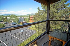 Property grounds - 2 Bedrooms + Loft - Hot Tub, Ski Locker, Great Views - 30+ Night Rentals Welcome! (Steamboat Springs)
