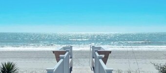 5 Bedroom & 5 Bath Beachfront House w/ Private Pool, Hot Tub & Beach Boardwalk!